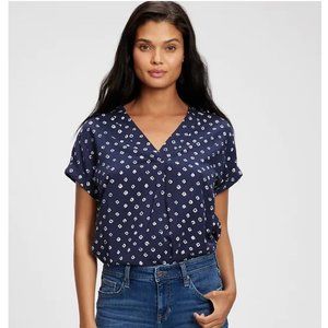 NWT GAP Navy Geo Print V-Neck Top Size Large
